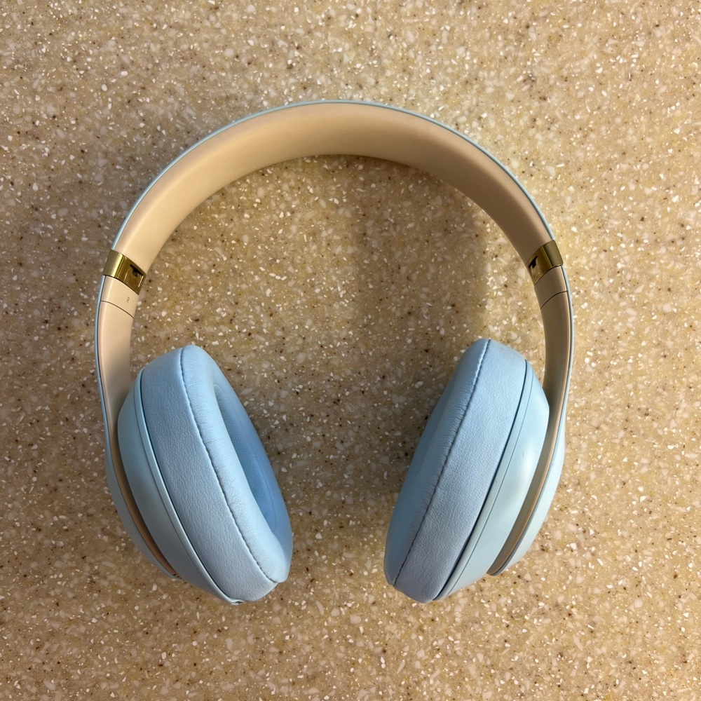 Beats Studio3 Wireless Headphones Crystal Blue